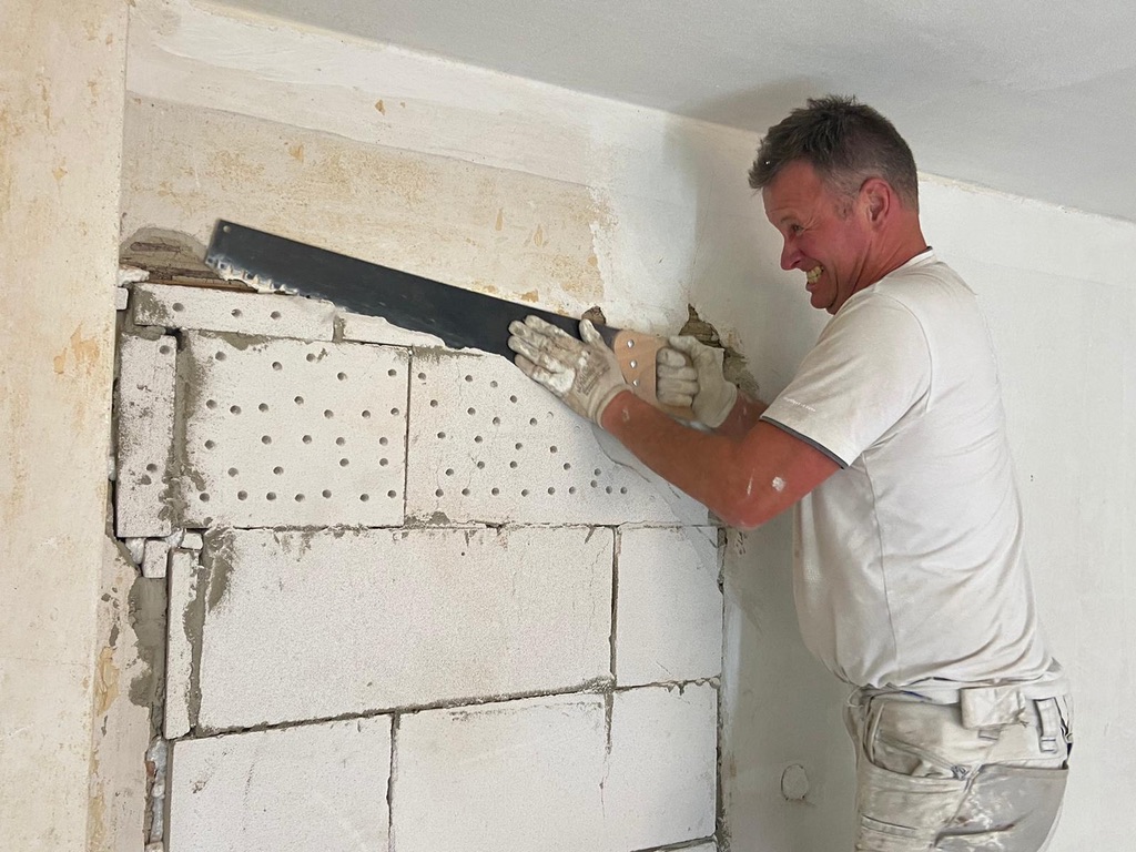 Maler Meifarth bei der Arbeit
